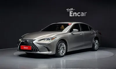 Lexus ES · 2023 год