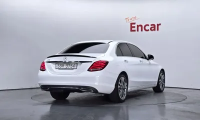Mercedes-Benz C-Class 2018, 80035 км, за 15500000 KRW