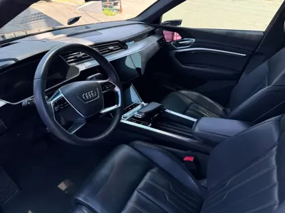 Audi e-tron 2022, 47100 км, за 48900000 KRW