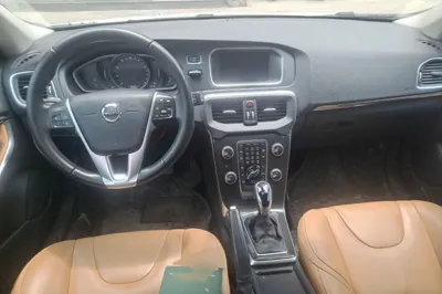 Volvo V40 2017, 92000 км, за 45021.43 CNY - фото 10