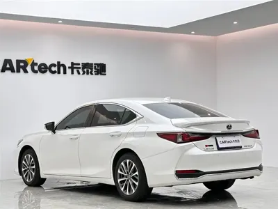 Lexus ES 2024, 27000 км, за 188200 CNY