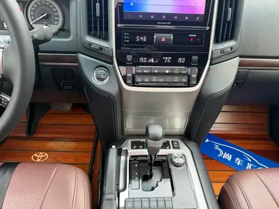 Toyota Land Cruiser 2019, 76000 км, за 430000 CNY - фото 6