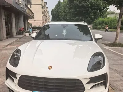 Porsche Macan 2020, 63000 км, за 226800 CNY