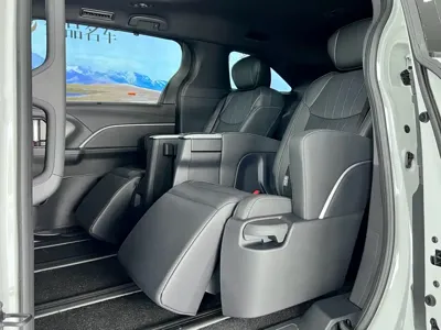 Toyota Sienna 2025, 10000 км, за 280300 CNY - фото 10