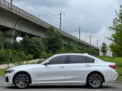 BMW 3 Series 2021, 98000 км, за 129600 CNY