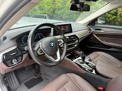 BMW 5 Series New Energy 2019, 80000 км, за 118000 CNY