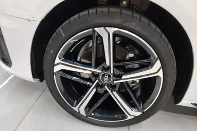 Audi A4L 2025, 6000 км, за 201653.25 CNY - фото 21