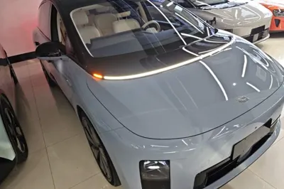 Li Auto Li Auto i8 2025, 7700 км, за 322801.57 CNY