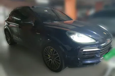 Porsche Cayenne E-Hybrid 2022, 109800 км, за 369938.69 CNY
