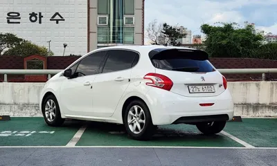Peugeot 208 2014, 58600 км, за 4600000 KRW