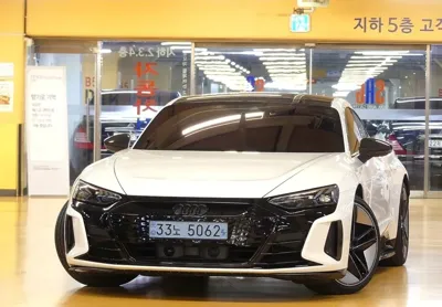 Audi RS e-tron GT · 2022 год