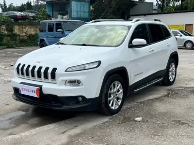 Jeep Cherokee · 2017 год