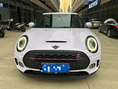 MINI Mini Clubman 2023, 34000 км, за 195799 CNY