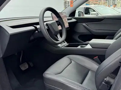 Tesla Model Y 2025, 31000 км, за 223800 CNY - фото 8