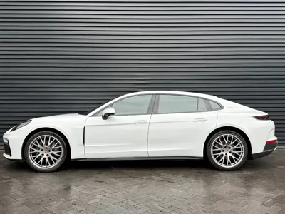Porsche Panamera 2025, 14000 км, за 958000 CNY
