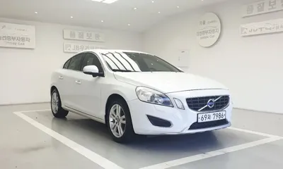 Volvo S60 · 2012 год