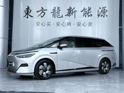 Xpeng X9 · 2024 год