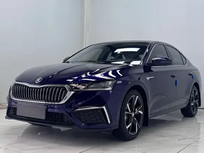 Skoda Octavia 2021, 17000 км, за 145700 CNY - фото 1