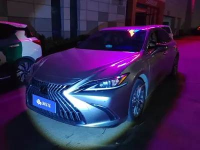 Lexus ES · 2023 год