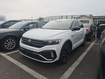 Volkswagen T-Roc 2023, 81800 км, за 89700 CNY