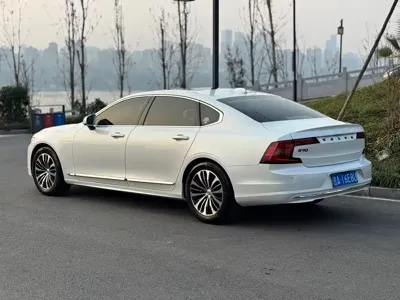 Volvo S90 2023, 30000 км, за 160700 CNY