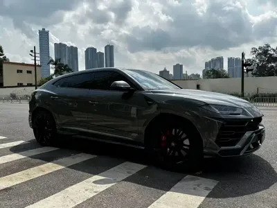 Lamborghini Urus 2021, 50000 км, за 1880000 CNY