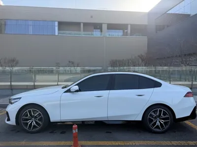 BMW 5-Series · 2026 год