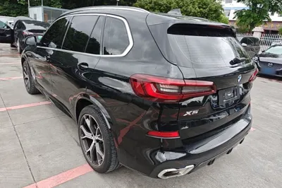 BMW X5 2022, 63400 км, за 389333.3 CNY