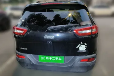 Jeep Cherokee 2014, 167900 км, за 35655.35 CNY - фото 3