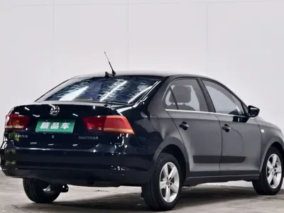 Volkswagen Santana 2014, 87000 км, за 11200 CNY