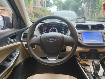 Ford Escort 2015, 96700 км, за 22025.66 CNY - фото 11