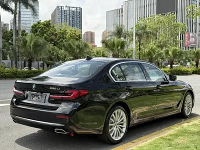 BMW 5 Series 2022, 26000 км, за 233900 CNY - фото 3