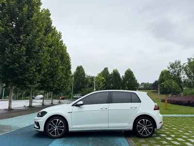 Volkswagen Golf 2019, 50000 км, за 73800 CNY