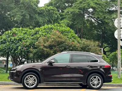 Porsche Cayenne 2015, 90000 км, за 135200 CNY