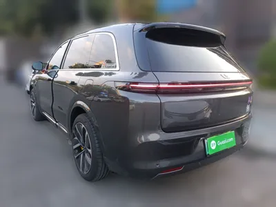 Li Auto L8 · 2023 год