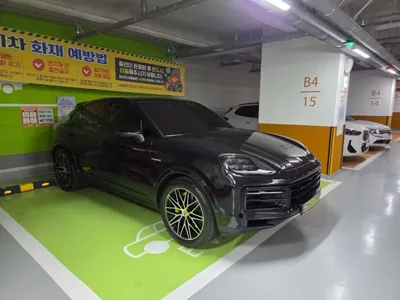 Porsche Cayenne 2025, 10054 км, за 100900000 KRW - фото 3