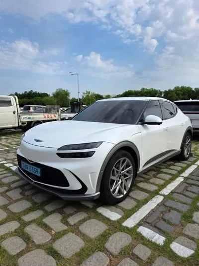 Genesis GV60 · 2022 год