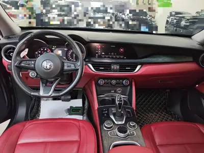 Alfa Romeo Stelvio 2022, 30400 км, за 156200 CNY - фото 10