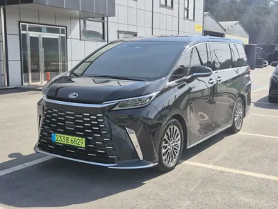 Lexus LM · 2025 год