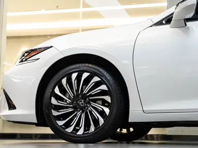 Lexus ES 2024, 39600 км, за 219600 CNY - фото 8