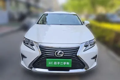 Lexus ES 2015, 130600 км, за 98412.45 CNY