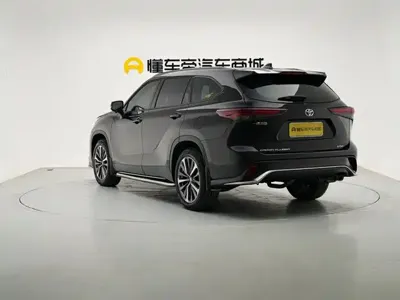 Toyota Crown Kluger 2025, 28400 км, за 214899 CNY