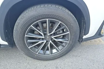 Lexus NX 2022, 4400 км, за 207176.22 CNY - фото 11