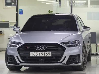 Audi S8 · 2020 год