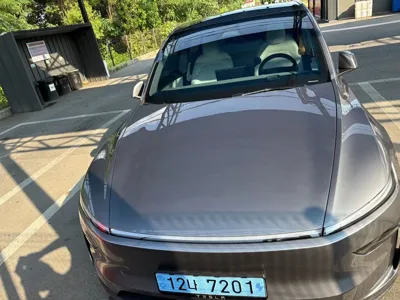Tesla Model Y · 2025 год