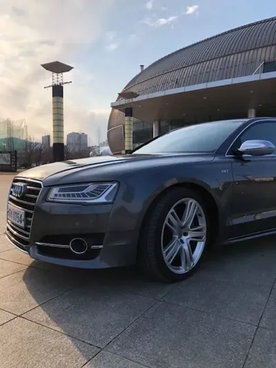 Audi S8 · 2016 год