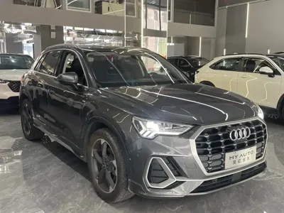 Audi Q3 2022, 36000 км, за 183800 CNY