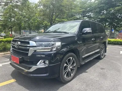 Toyota Land Cruiser 2020, 100000 км, за 429799 CNY