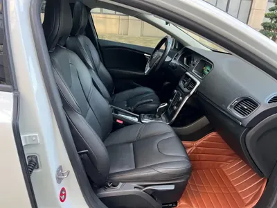 Volvo V40 2014, 120000 км, за 28800 CNY - фото 9