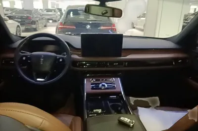 Lincoln Aviator 2023, 51300 км, за 305557.69 CNY - фото 4